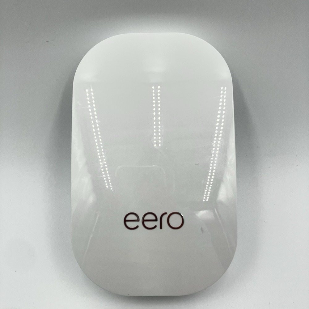 eero Beacon Mesh WiFi Range Network Extender White Model D010001 Plug-In Outlet